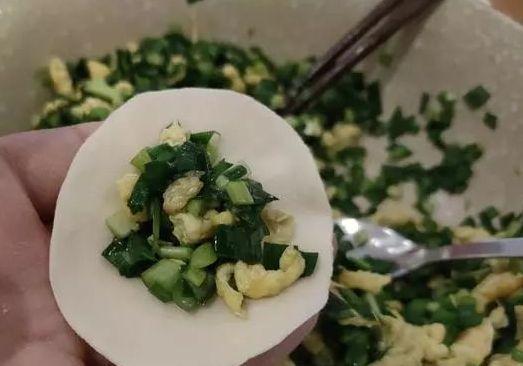 韭菜|包韭菜馅饺子,这“3样”不要放!不然饺子腥味重出水多还不嫩