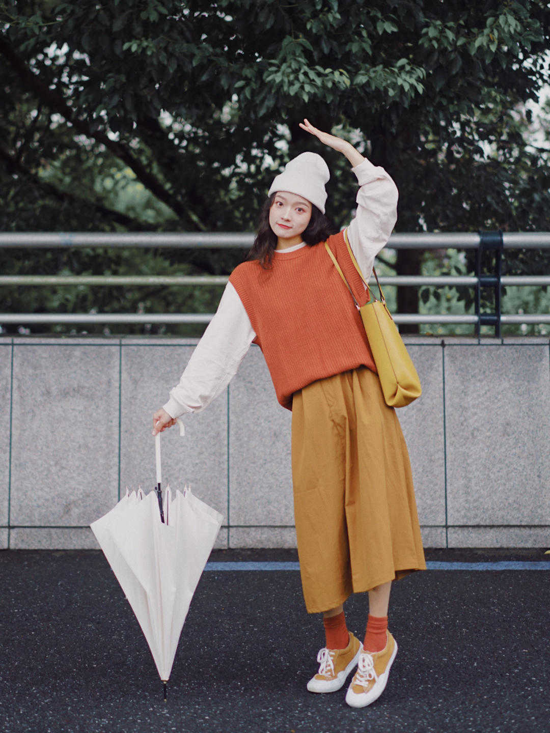 好看|秋天不建议直接穿T恤,这样叠穿洋气又高级,主要是显好看