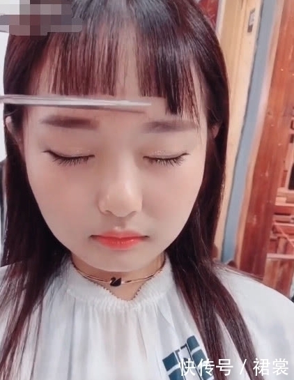 流海|大额头女孩理发,剪完新式流海后让人叹服,秒变小仙女