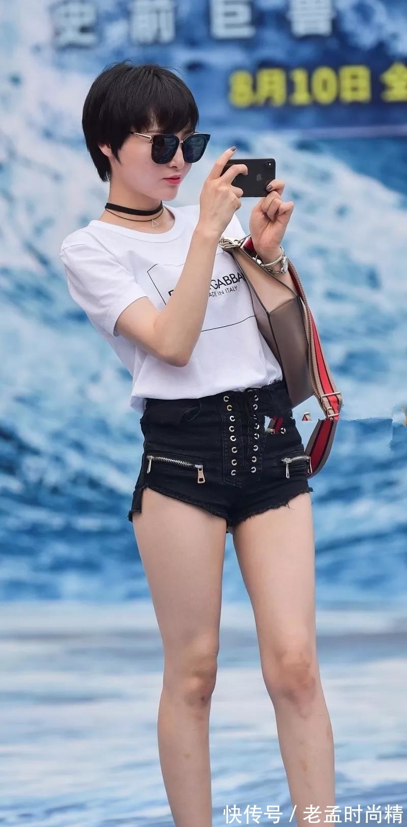 路人 街拍路人,楚楚动人的应季穿搭参考,每一款都它的独特魅力