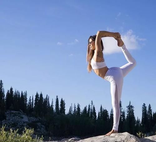 动作|怎么像她一样练出引以为豪的好身材？从这7个动作开始