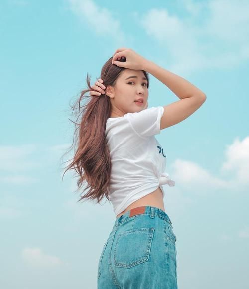 有时候最好的穿搭不是衣服,而是小蛮腰