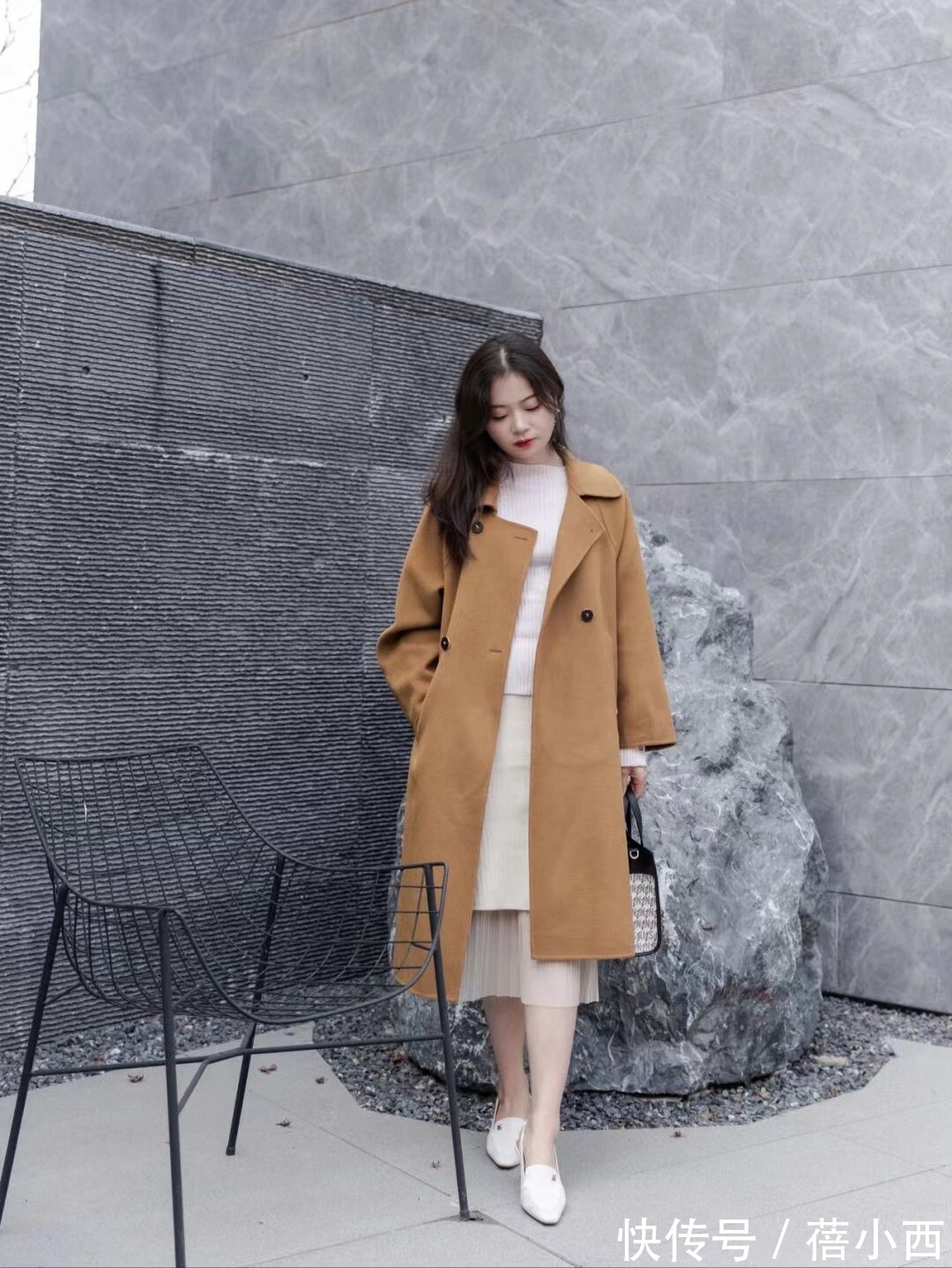 大长腿 过年走亲戚怎么穿?试试这些大衣的高级穿法,气场全开长辈都夸你