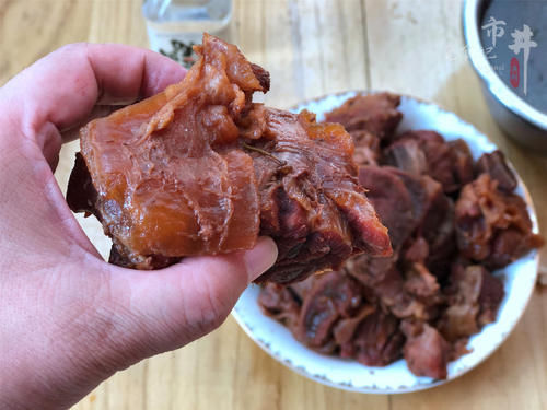 卤牛肉时,这3种香料,宁可不用也不能多放,否则牛肉不香,越卤越苦