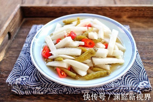 教你白萝卜新吃法,酸辣爽脆,开胃又下饭,放冰箱几个月都不坏
