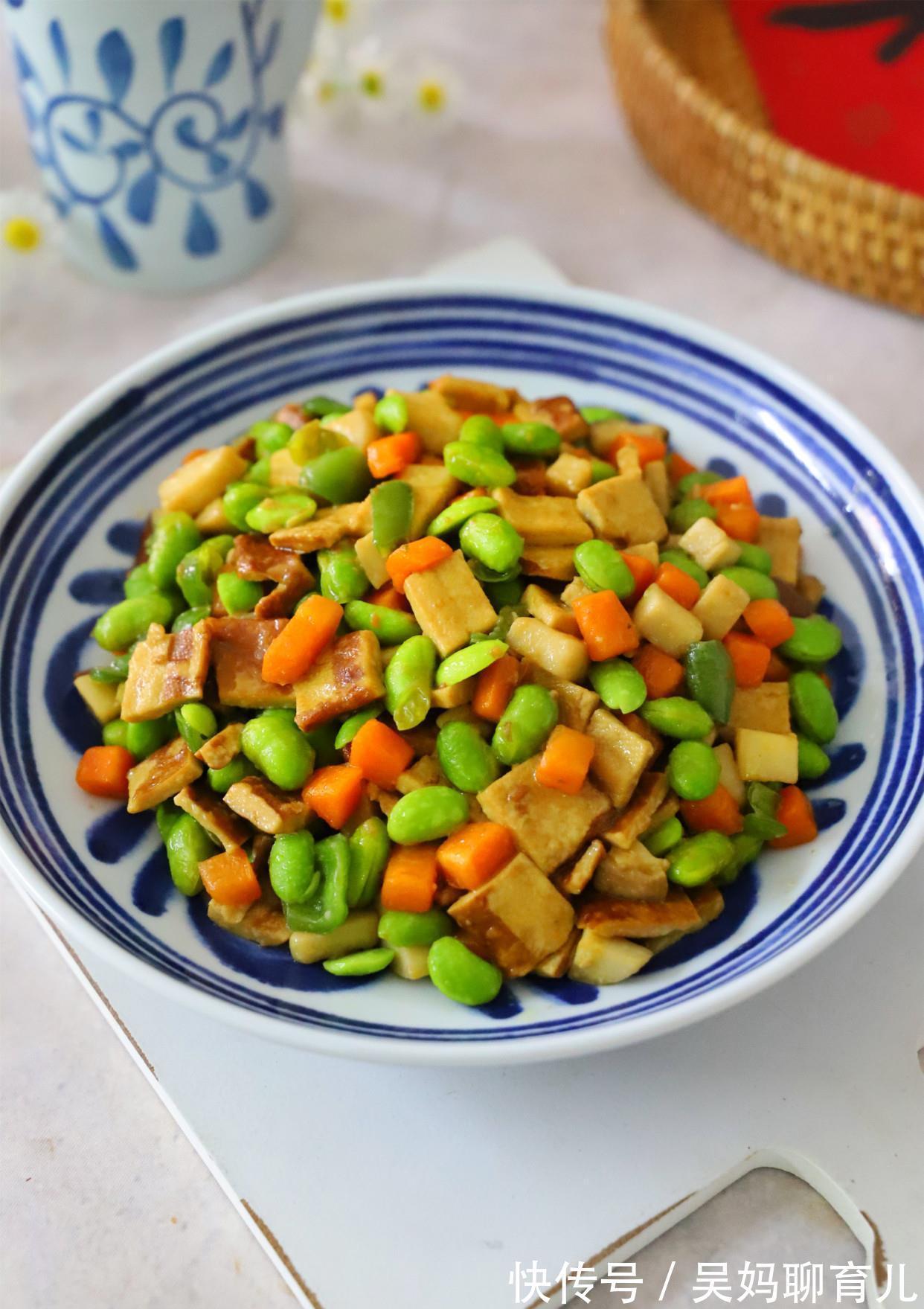 杏鲍菇|夏天易出汗,可多吃此菜,4种食材一起炒,解暑开胃,没肉也下饭