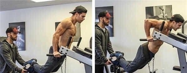新手都在做俯卧撑,老手却拿双杠臂屈伸练胸,这两个动作差在哪