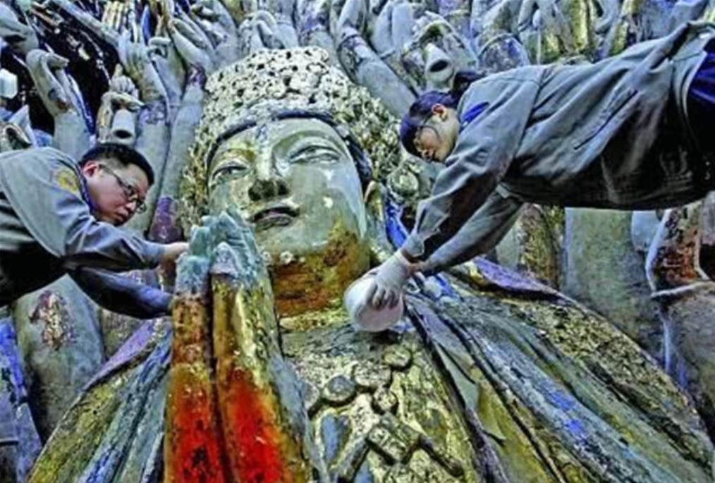 造像#重庆工人修缮千手观音像,无意触发秘密机关,揭开800年前的历史