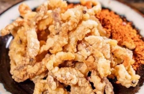 炸酥肉怎么做才不回软？用料很关键，放对3样，酥肉香酥不易回软