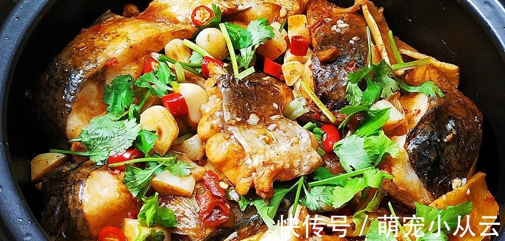 教你做非常简单的砂锅焖草鱼，不用煎也不用油炸，好吃特下饭