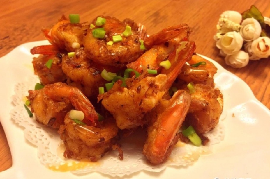 大虾别用水煮,教你一个简单做法,酥香过瘾,虾肉嫩滑,太好吃了