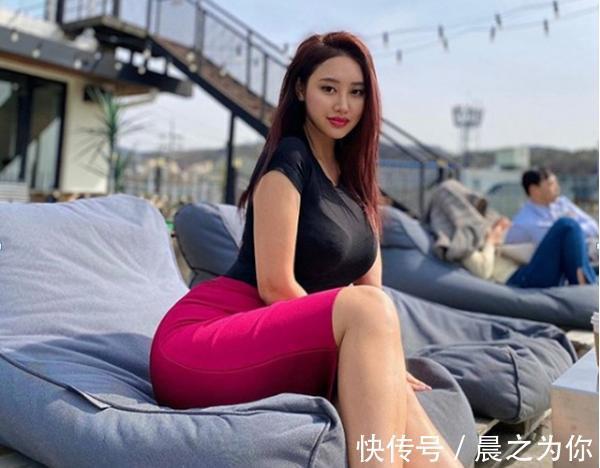 臀部|体重高达140斤的健身美女,面孔精致五官深邃,性感身材练出来