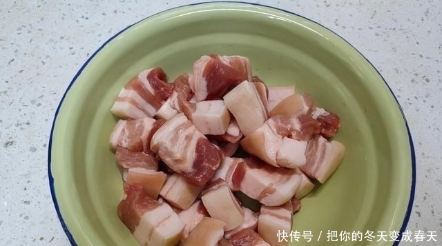 做红烧肉时，记住“2不放2窍门”，肉质软糯不发柴，好吃不油腻