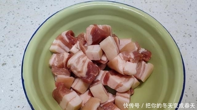 做红烧肉时,记住“2不放2窍门”,肉质软糯不发柴,好吃不油腻