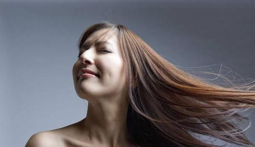 头发出油或与这几个原因有关！做好这3点，可改善出油现象