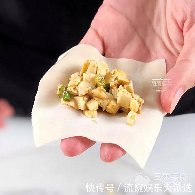 鹅妈妈钛晶|豆腐锅贴的做法