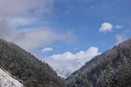 单人单车独闯夹金山 谁说两驱车不能挑战冰雪路