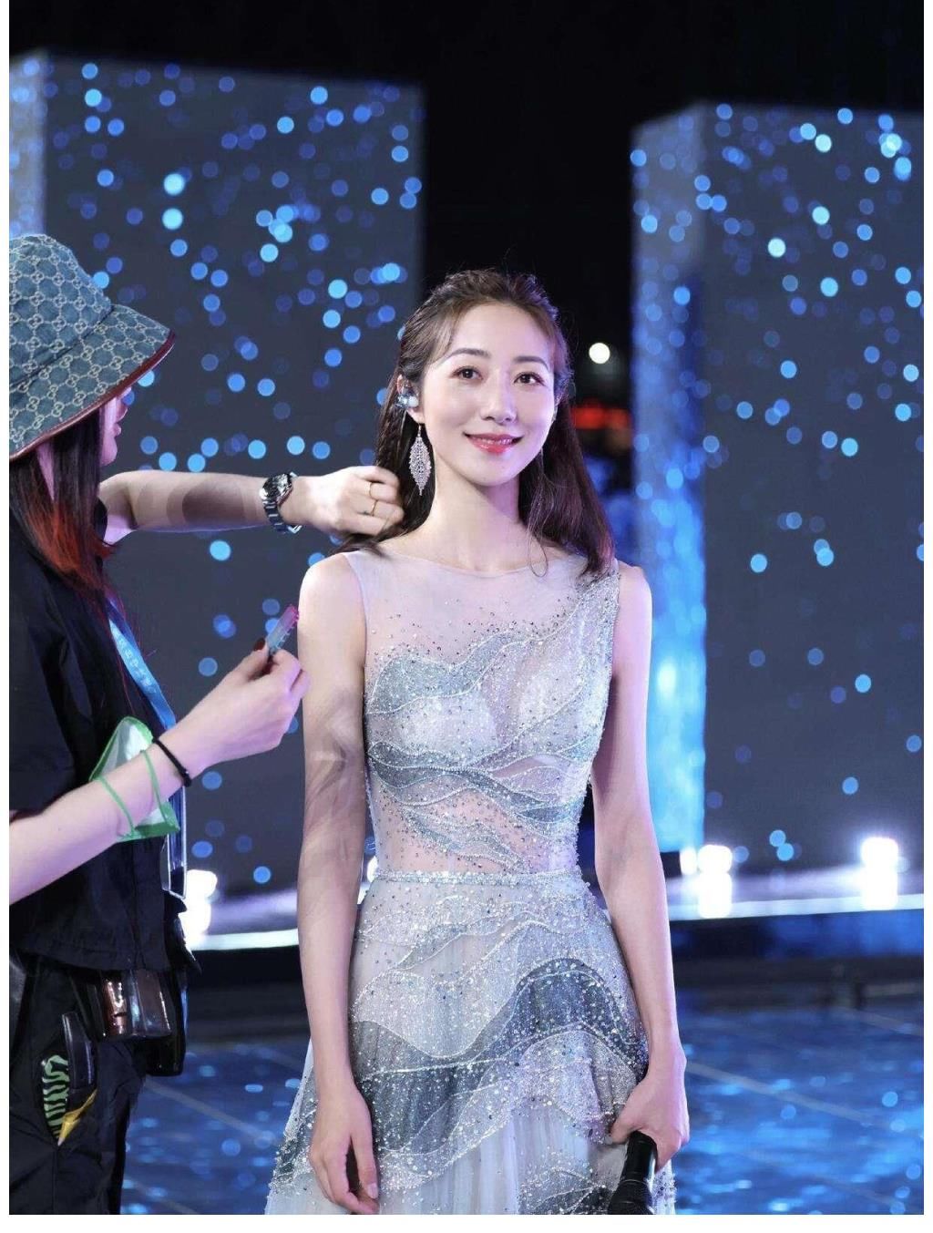 跨界当导演备受争议,她的走红史才霸气