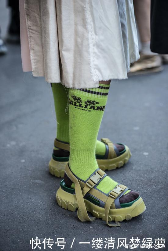 自带|夏末秋初穿什么鞋选择这些自带buff的人气款,不再乱穿鞋