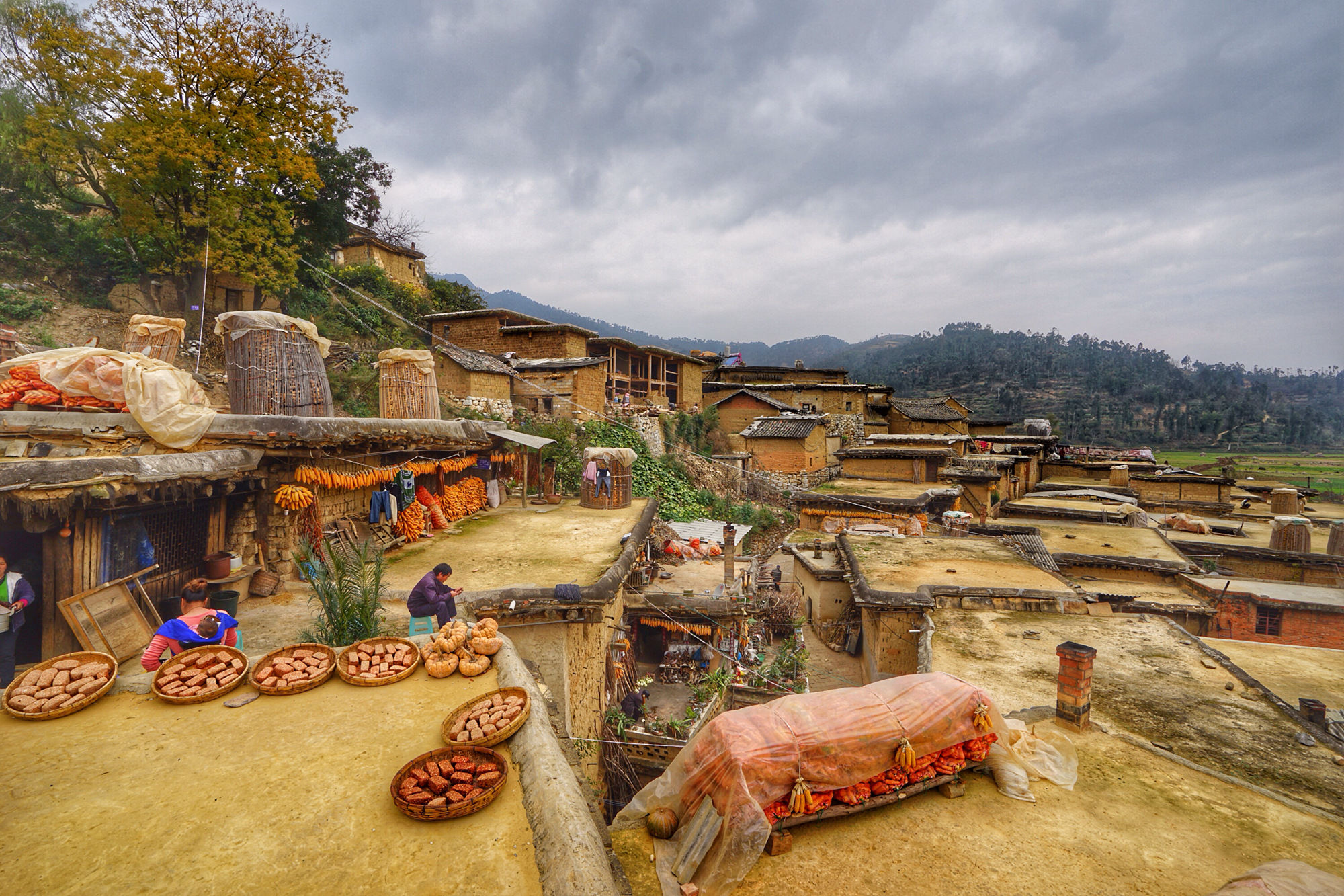 云南城子古村,高低错落的土掌房