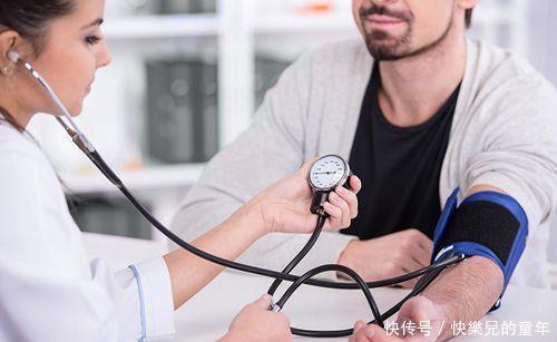 手臂|测血压时手应当握拳还是伸展?要不要靠椅背,对血压的影响有多大