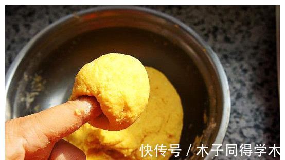 孩子|在家做玉米面窝窝头,做出来后金黄软嫩的色泽,孩子一个不够吃!