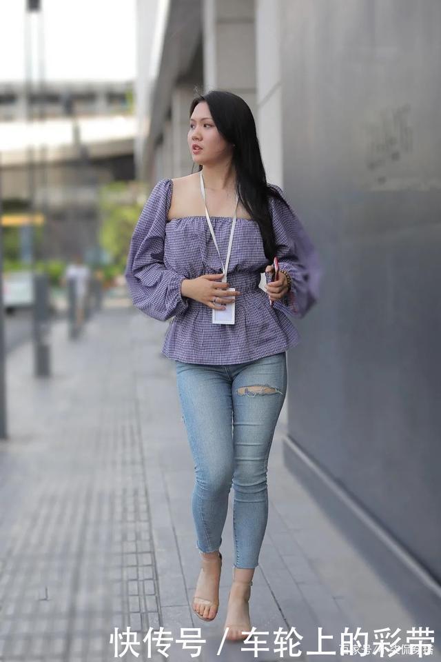 时髦|40岁女士别穿太“俗”,偶尔体验一下破洞裤,也会让人刮目相看!