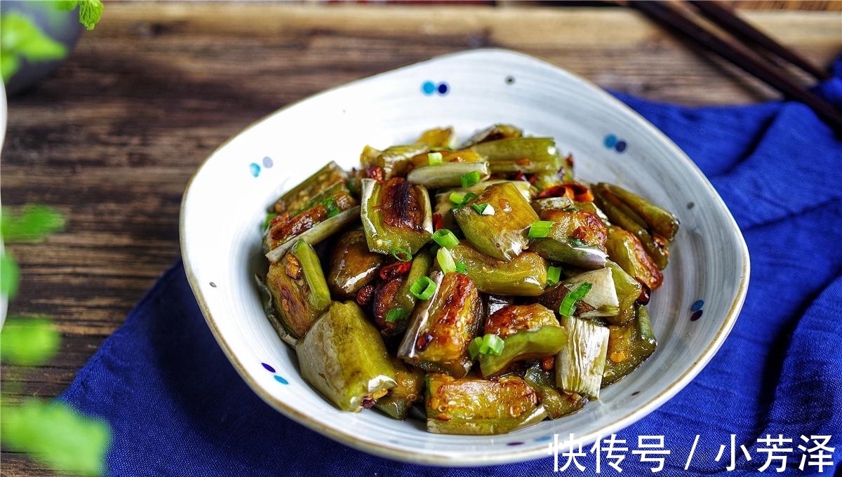 茄子|夏天要多吃茄子，教你1个新做法，好吃不腻，超省油，出锅流口水