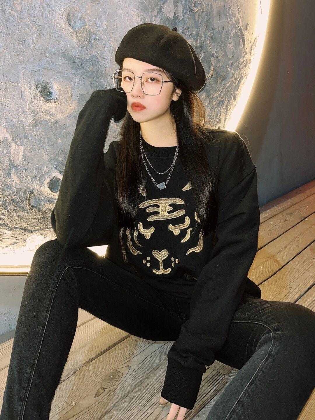 鎏金 今年流行“烫金元素”,个性时髦又有气场,普通人也能穿出高级感