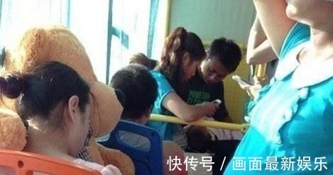 公交车|车买不起,敢生孩子,孕妇坐公交被大妈羞辱,男孩反怼真解气!