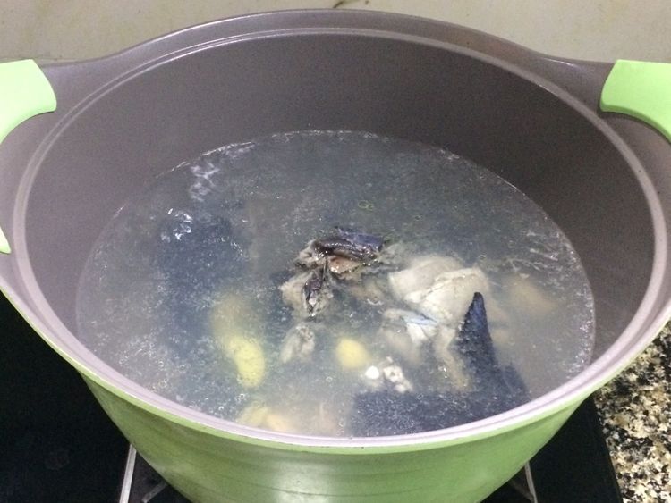 熬一锅核桃红枣乌鸡汤,过个热气腾腾的冬天