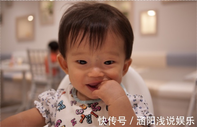 磨牙|宝宝几个月长牙算正常?出牙信号、应对建议,家长记牢让娃少遭罪