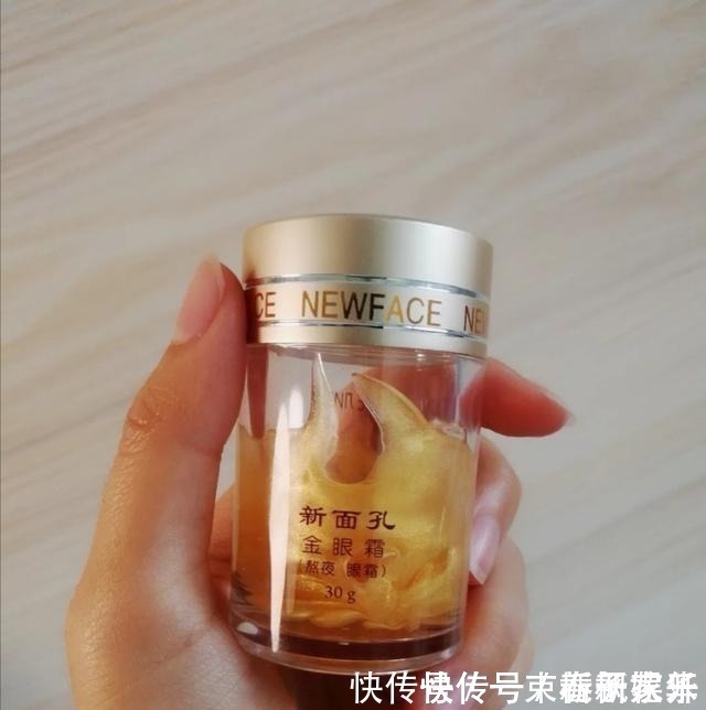 面霜 上了年纪的女人,再没钱也要囤这些护肤好物,总有一款适合你