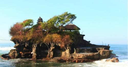 巴厘岛最神秘寺庙，涨潮成岛屿退潮变陆地，晚了就回不来了