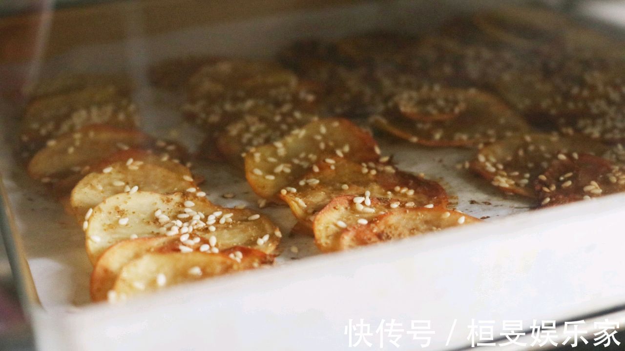 好吃|土豆超好吃的做法，不炒不炖，一次做三个土豆不够吃，一看就会做
