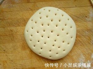 面团|我们家一年四季都爱吃的饼，隔三差五就要做一次，外酥内软特好吃