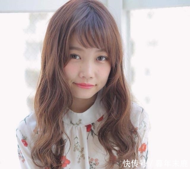 10款冬季热门女生发型,从长到短、这才是今年发型的主流趋势