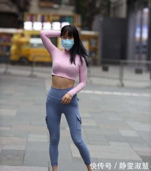 在职场 打底裤不用什么花哨,也可日常休闲,形成一道美丽的风景线