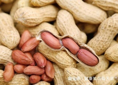 失眠|花生配一宝,每天吃几口,血气足了,失眠好了,皮肤细腻显年轻