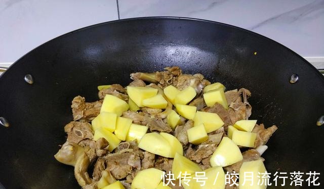 美味|美味好吃的(土豆焖鸭)!