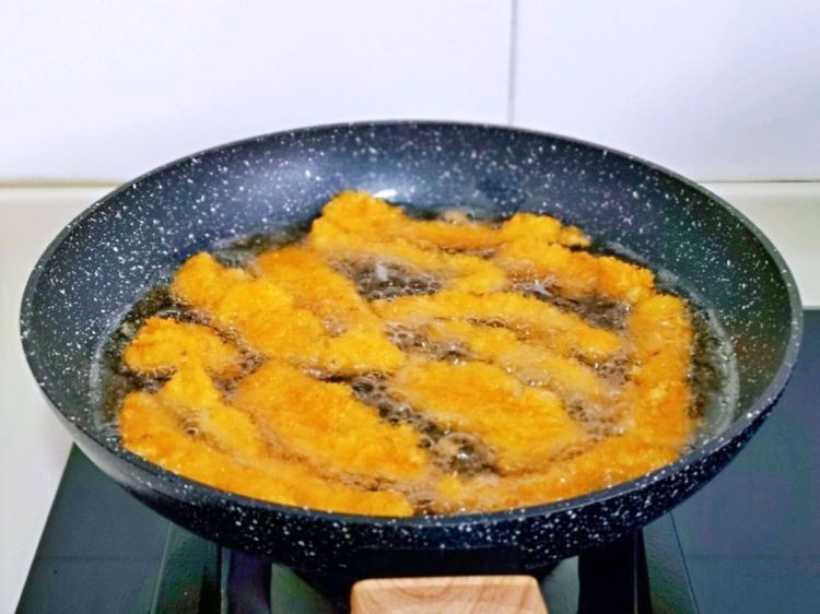 别总去路边摊吃炸鸡柳，可以自己在家做，香酥美味还干净