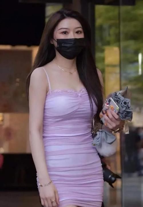 搭配|腰细腿长的女生最会选衣服,紧身“包臀裙”搭配,魅力不可阻挡