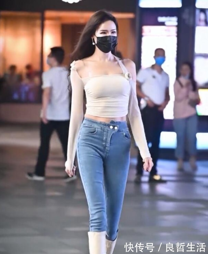 牛仔裤 牛仔裤加长靴真流行,简单中显高级,引路人围观!