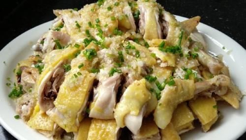 不放一滴水的蔥油雞，又鮮又嫩，比大廚做的還香，孩子搶著吃