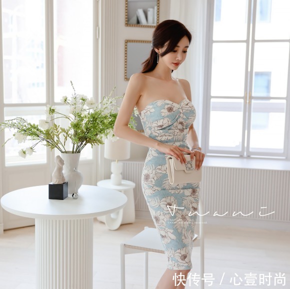 搭配|女神孙允珠时尚搭配:夏叶雨霖波斯洋菊珐琅瓷蓝裙