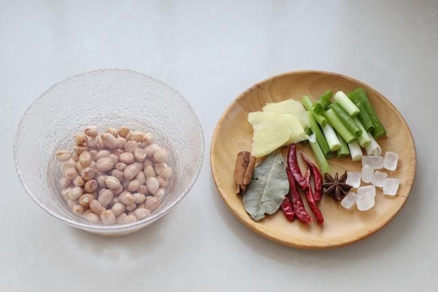 猪蹄这样做真叫一个香，色泽红润软烂入味，健康营养胶原蛋白满满