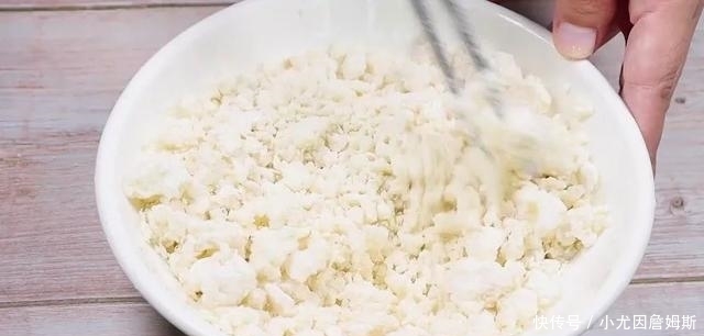 甜甜|甜甜圈最简单做法,不用烤箱不油炸,补钙好消化,比面包还好吃