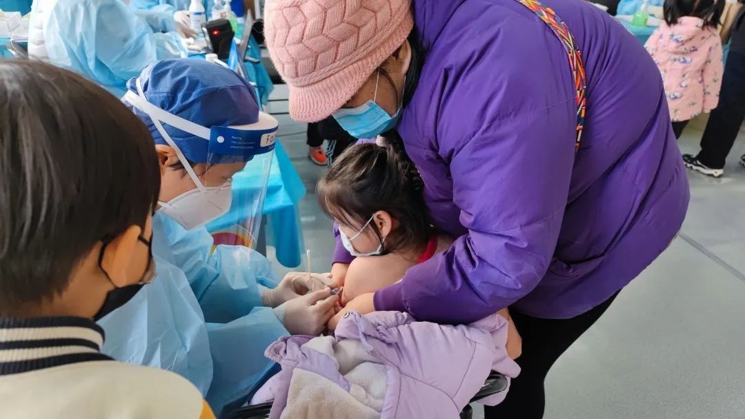 幼儿园|以“苗”护“苗”，石景山区幼儿园的小宝贝儿们开始接种新冠疫苗啦！