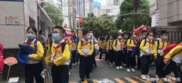 位小学生的作文|小学生作文“药效”走红，谐音梗用得不错，感觉有写段子的天赋