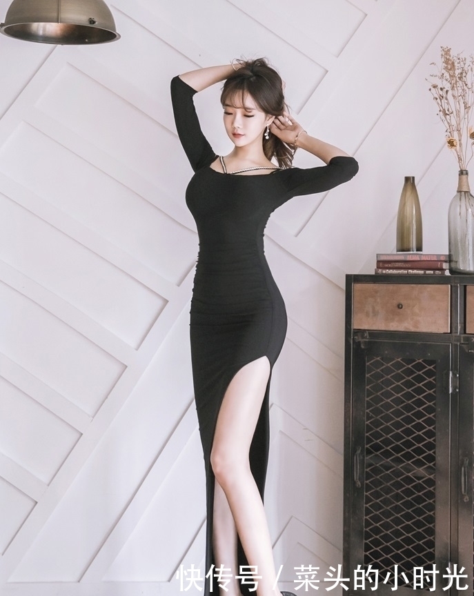 清秀可人的小姐姐,黑色连衣裙穿出妖娆身姿,更显优雅时尚